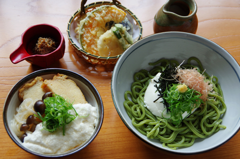 あげとろろ丼と抹茶うどん